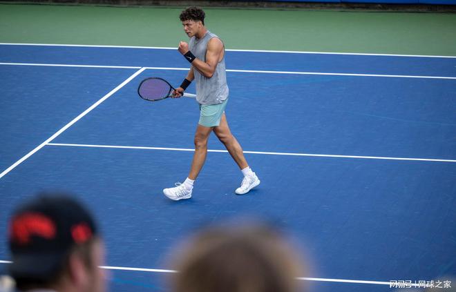 光连天上的 光连天上的