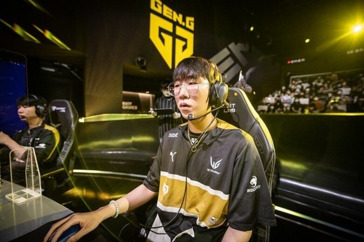 鲁伊作为荷 鲁伊作为荷