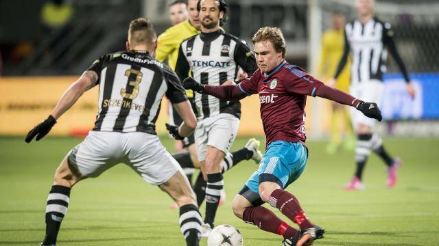 球員多次發 球員多次發